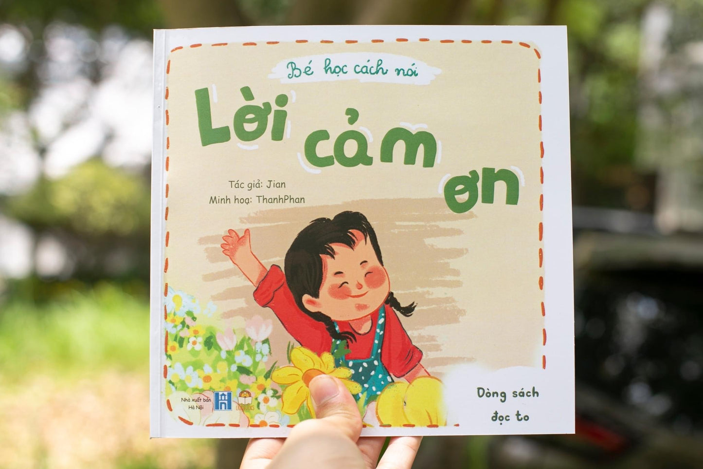 Bé học cách nói